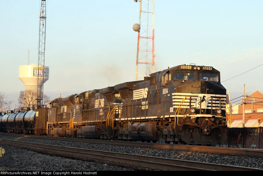 NS 8894 leads train 68K towards the H line